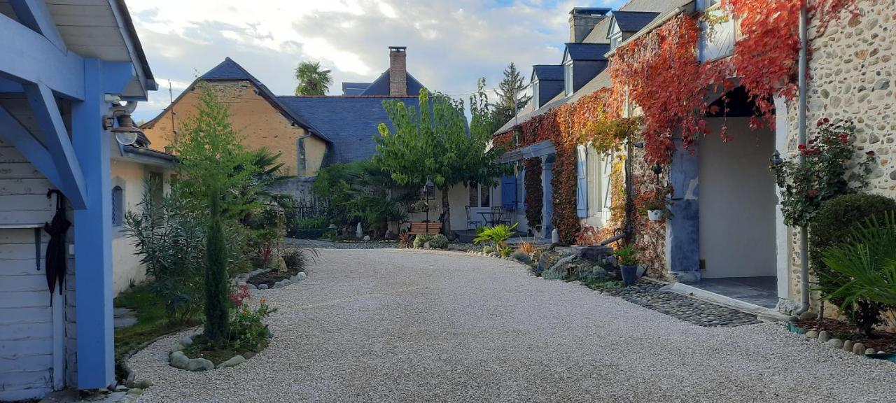 La Ferme Aux Fleurs Bed and Breakfast Ossun Exteriör bild